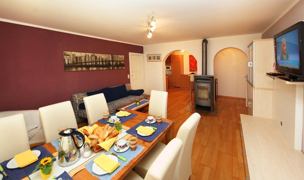 Landhaus Weiss Apartamento Maishofen Habitación foto