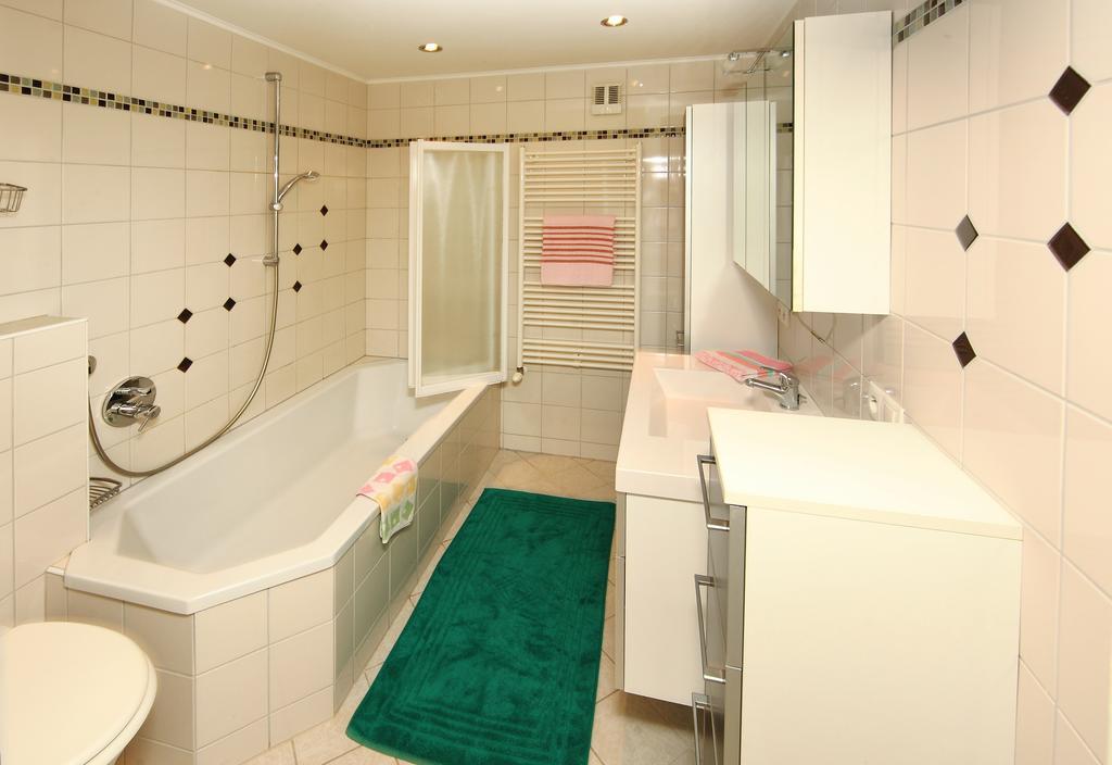Landhaus Weiss Apartamento Maishofen Habitación foto