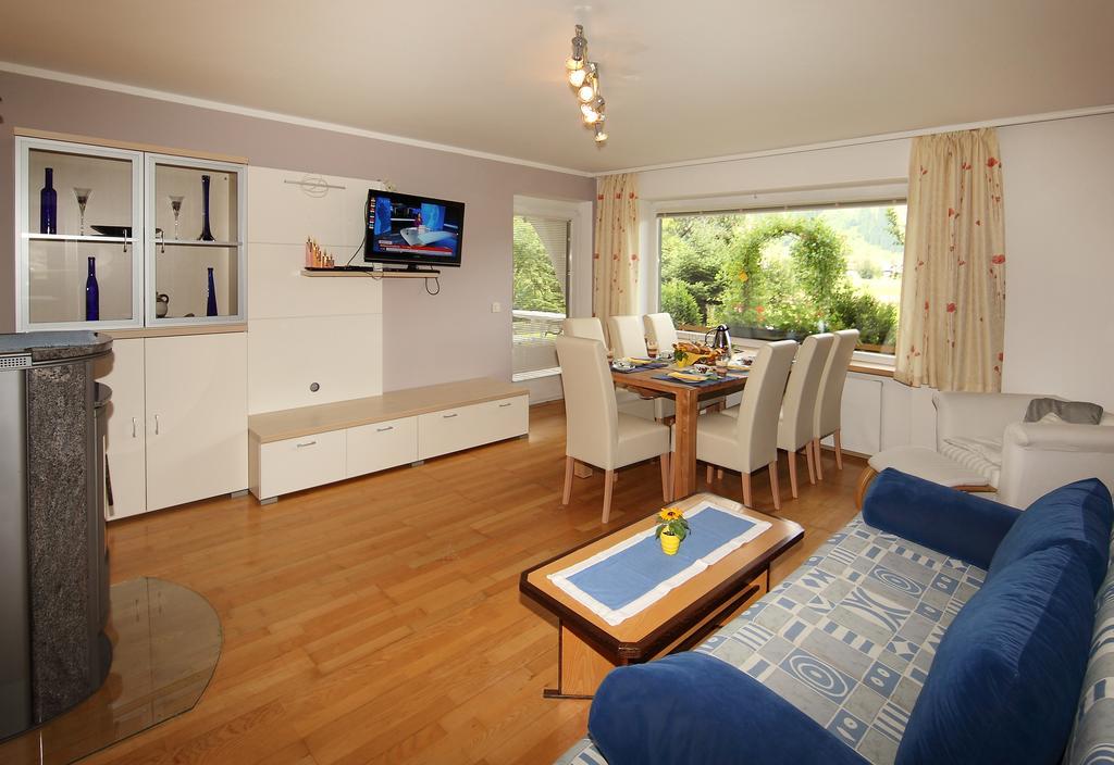Landhaus Weiss Apartamento Maishofen Habitación foto