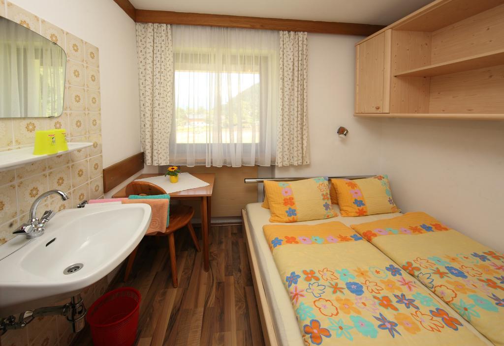 Landhaus Weiss Apartamento Maishofen Habitación foto