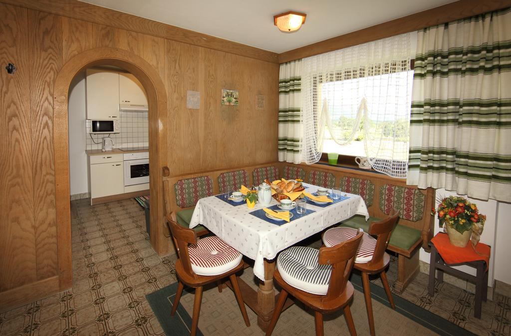 Landhaus Weiss Apartamento Maishofen Habitación foto