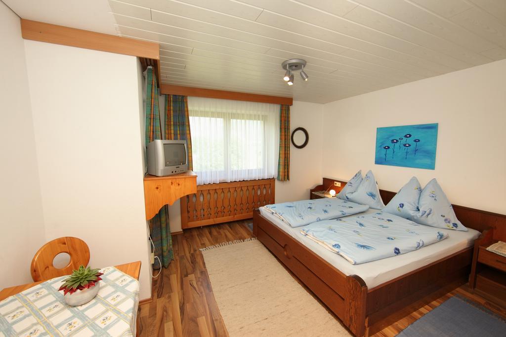 Landhaus Weiss Apartamento Maishofen Habitación foto