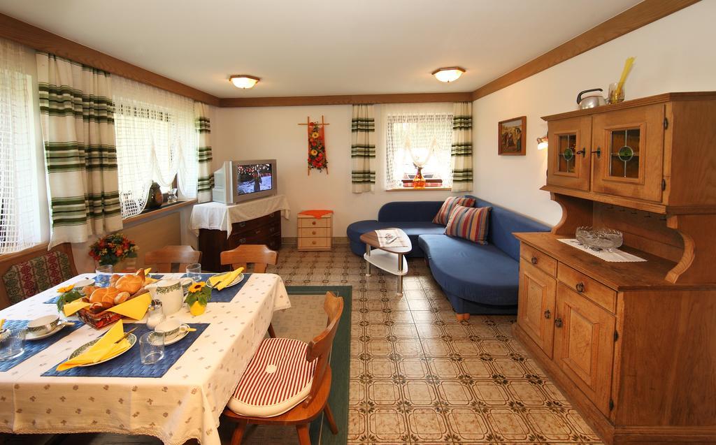 Landhaus Weiss Apartamento Maishofen Habitación foto