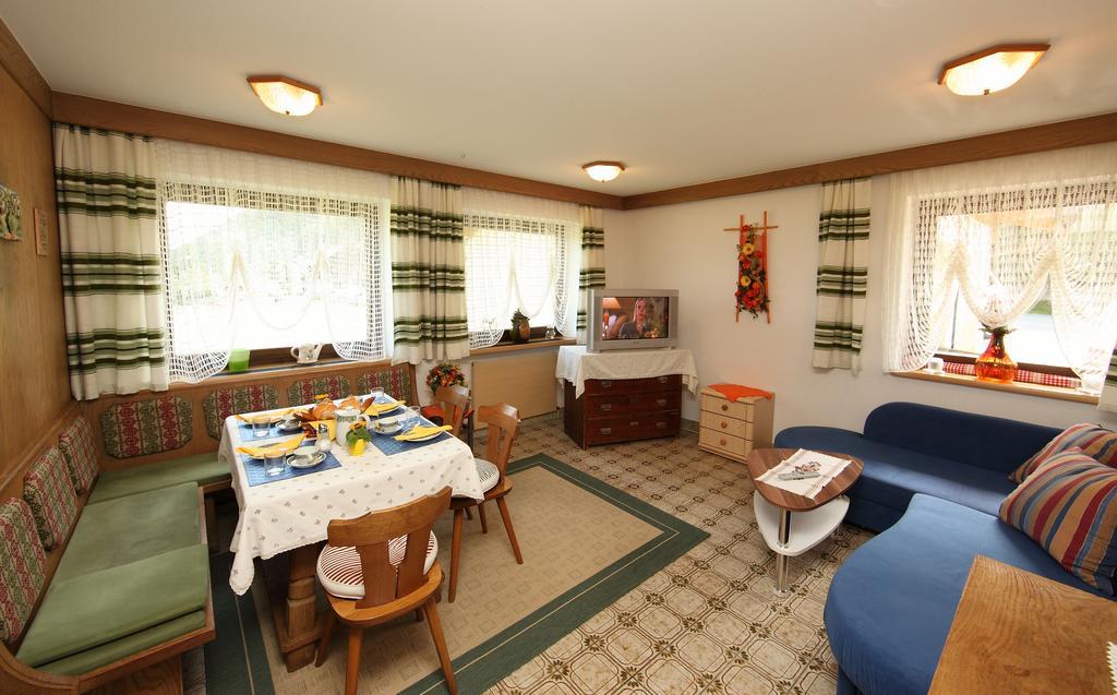 Landhaus Weiss Apartamento Maishofen Habitación foto